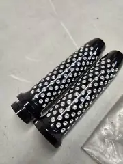 Arlen Ness black dimple grips