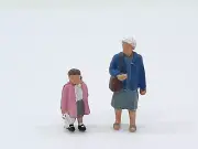 Bachmann Figures Grandmother & Granddaughter - OO - (Unused) Mint