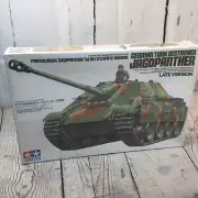 1/35 scale model kit.