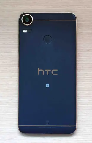 HTC Desire 10 Pro 4G / 64G 2000萬畫素 旗艦機等級拍照手機 (螢幕有黑點與直線條如圖片)