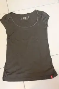 在飛比找Yahoo!奇摩拍賣優惠-ESPRIT EDC 咖啡色公主袖短袖T恤 T-SHIRT