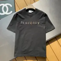 在飛比找蝦皮購物優惠-BURBERRY 巴寶莉2024新款立體壓印貼布圓領純棉經典