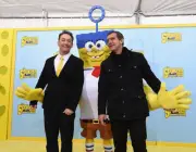 Tom Kenny Antonio Banderas pose with SpongeBob as they at the Worl - Old Photo