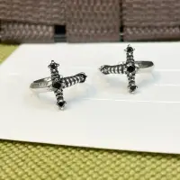 在飛比找蝦皮購物優惠-HK韓國飾品-十字架 圈圈 不鏽鋼耳環