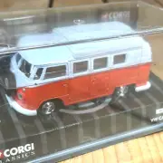 Vintage Volkswagen VW Camper Bus Corgi Classics 1:43 Scale Diecast Van w/ Case