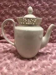 I. Godinger Co Ivory Lace Fine China 4 Cup Teapot