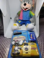 Vintage Chuck E Cheese Plush 12" Mouse Kids Tie Dye 2002 + Say Cheese Camera