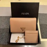 在飛比找PopChill優惠-[二手] Prada 奶茶色 皮夾 長夾