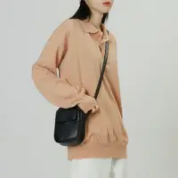 在飛比找momo購物網優惠-【MoonDy】韓國軟皮斜背包 女生包包 隨身小包 相機包 