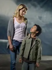 Heroes Ali Larter as Niki Sanders Noah Gray Cabey as Micah Sanders Old Photo 4