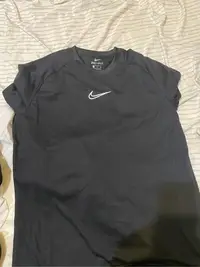 在飛比找Yahoo!奇摩拍賣優惠-全新  Nike 排汗衣 原價 980$ XL