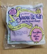 mcdonalds happy meal Snowhite & The 7 Dwarfs. Nib Snow White & Wishing Well 92'