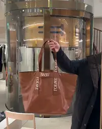 在飛比找Yahoo!奇摩拍賣優惠-二手LOEWE Fold Shopper 最新秀款購物袋/媽