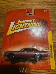 Johnny Lightning R12 1977 Dodge Monaco in Gold NEW