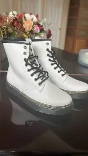 Dr Marten Zavala Boots Womens Size 7. White Leather Combat -8 Eyelet
