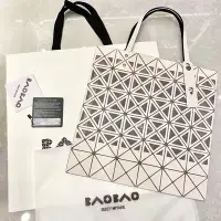 在飛比找Yahoo!奇摩拍賣優惠-三宅一生BAO BAO ISSEY MIYAKE 鏤空輕便簡