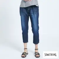 在飛比找momo購物網優惠-【SOMETHING】女裝 打摺斜袋七分AB牛仔褲(酵洗藍)