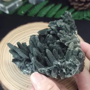 ．艾莉希亞寶石水晶．23內蒙古綠水晶 Prasem Quartz 內蒙綠水晶 綠水晶簇 水晶簇 水晶柱