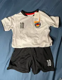 在飛比找Yahoo!奇摩拍賣優惠-台灣現貨 全新 H&M 德國足球隊10號 套裝 球衣 足球服
