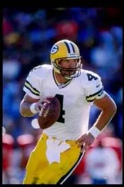 Quarterback Brett Favre of the Green Bay Packers drops back 1997 Old Photo