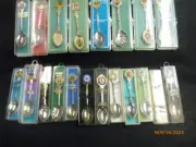 FANTASTIC COLLECTION OF SOUVENIR SILVER PLATED BOXED TEASPOONS X 20 AUSTRALIANA