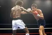 Alexis Arguello Throws A Punch Against Cornelius Boza Edwards 1 Old Boxing Photo