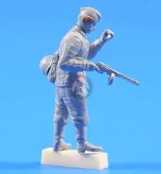 CMK 1/35 Soviet Soldier with PPSh-41 Submachine Gun WWII F35225