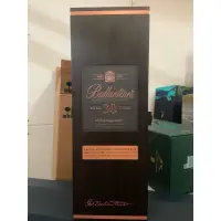 在飛比找蝦皮購物優惠-Ballantine s30YO 30年 珍藏木製盒 700