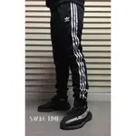 ［SWAG TIME 本舖］ADIDAS ORIGINALS 三葉草 SST TP 長褲 縮口褲 口袋拉鍊款 男女款