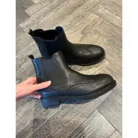 在飛比找蝦皮購物優惠-全新✨英倫風🇬🇧 真皮雕花Chelsea Boots 雀兒喜