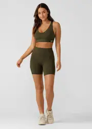 [Lorna Jane] Cinch And Support Phone Pocket Bike Shorts in Green, Size - Large L Luxury Green