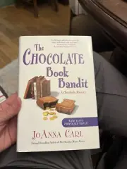 The Chocolate Book Bandit [Chocoholic Mystery]