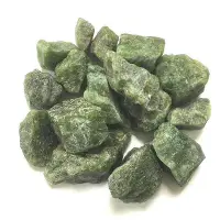 在飛比找Yahoo!奇摩拍賣優惠-天然綠磷灰石原石綠色磷灰石原礦石 家居裝飾香薰擴香水晶石