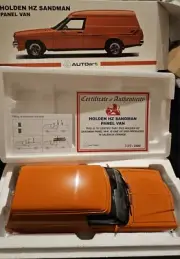 1:18 AUTOart Holden HZ SANDMAN Panel Van Valencia Orange with Surfboards NEW