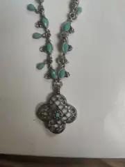 Marvella turquoise color silvertone necklace/pendant