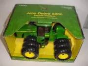 1/16 ERTL John Deere Edition 9200 Tractor W/Large Triples NIB (1998)!