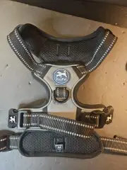 Poy Pet Dog Harness NEW Size M No Pull, 4 Buckle Black and Gray