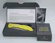 Victorinox - Hunter Pro Alox Limited Edition 2023 Electric Yellow - 0.9415.L23