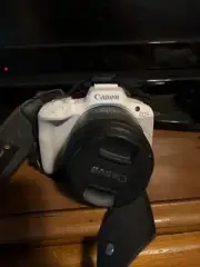 Cannon Camera Eo5 brand comes with a portable battery charger and 2 extra bat