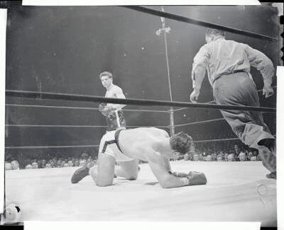 Jack Lamotta Knocks Down Tiberio Mitri During Fight 1950 Boxing Old Photo