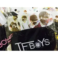 在飛比找蝦皮購物優惠-3色現貨 TFBOYS 口罩 同款口罩 TFBOYS口罩 王