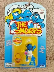 1996 Peyo Irwan Toy Island Poseable Figure I'm Smurfette With Flower Basket