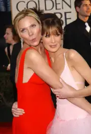 Actors Kim Cattrall Lara Flynn Boyle at the 60th Annual Golden Glo- Old Photo 2