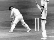 Englands Mike Gatting is out lbw to Geoff Lawson 1985 Old Cricket Photo