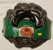 Nordic Ware Holiday Wreath Bundt Cake Pan