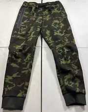 Boy’s Nike Sportswear Tech Fleece Camo Joggers FN9120-010 Size Medium