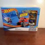 Hot Wheels Crane Crasher Play Set with 5 Racing Vehicles 2017 NEW