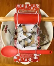 NEW BAKESHOP MASTERCLASS Xmas 8C MixBowl MixSpoon RollingPin Cookie Cut Recipe
