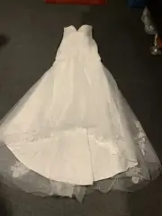 Women’s Wedding Dress Size 12 New With Tags Beautiful White Wedding Dress