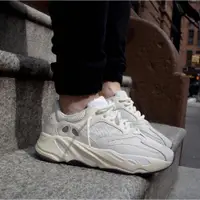 在飛比找蝦皮購物優惠-Adidas Yeezy Boost 700 Analog 